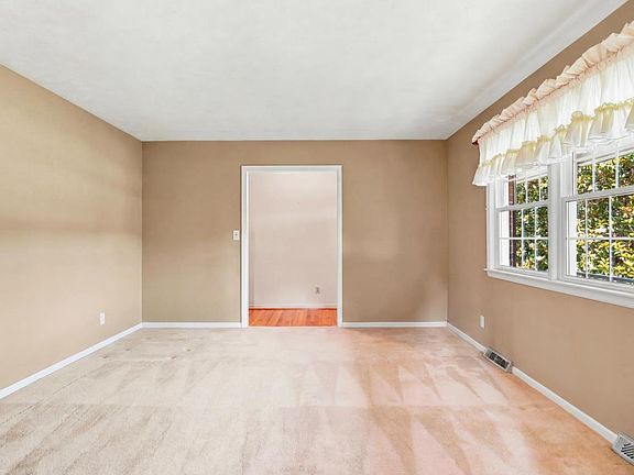 5th image of 324 Charldon Rd