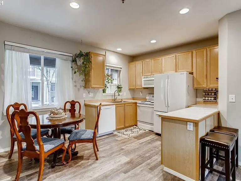 1130 NE Perl Way #1130 — Photo 5