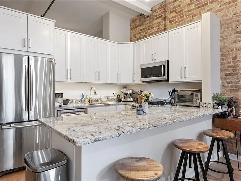 300 W Grand Ave #307 — Photo 5