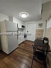 Building Photo - 5712 Hollywood Blvd #1
