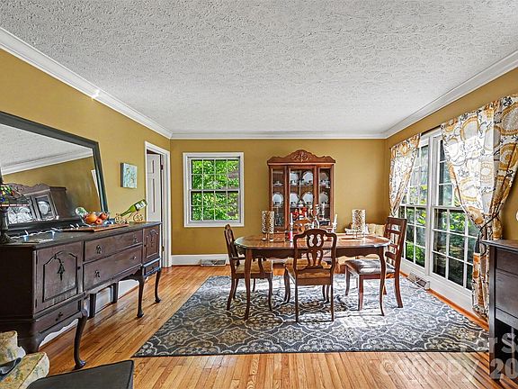 5th image of 312 Windsor Dr