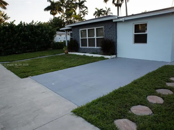 121 NE 1st Ct, Dania, FL 33004