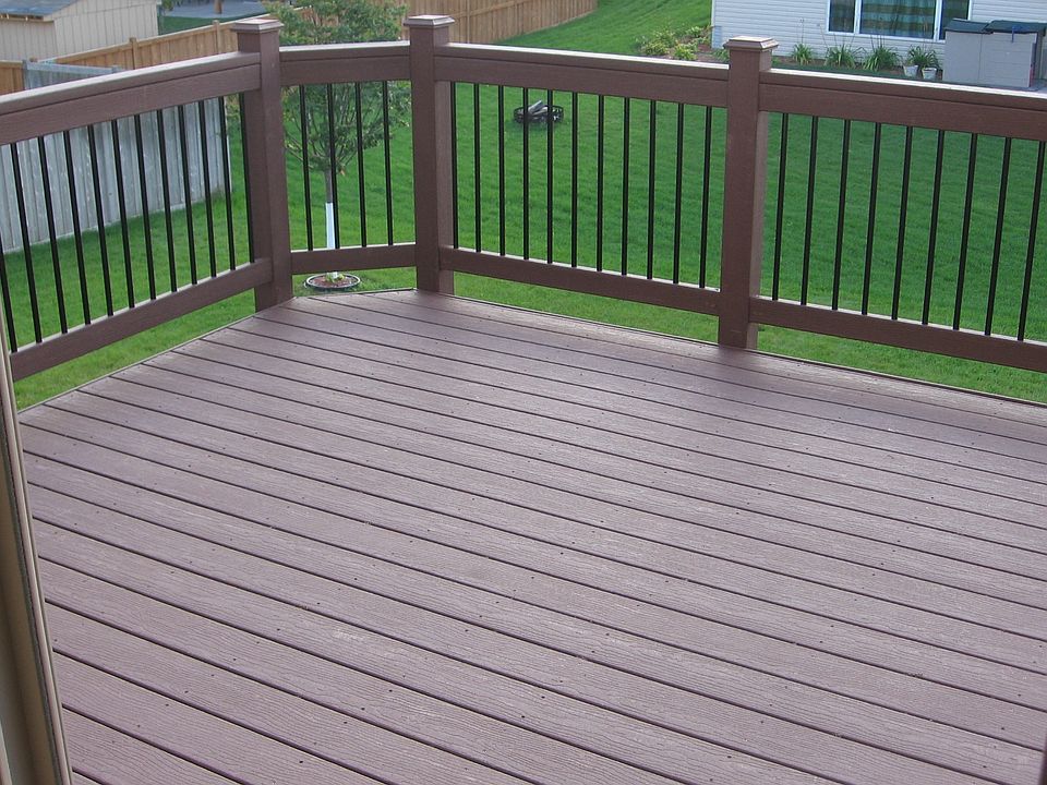 12x12 Maintenance free deck