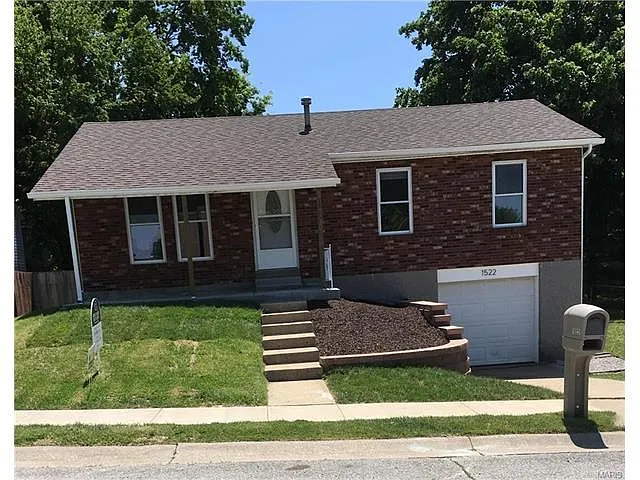 1522 Lynndale Dr photo 1