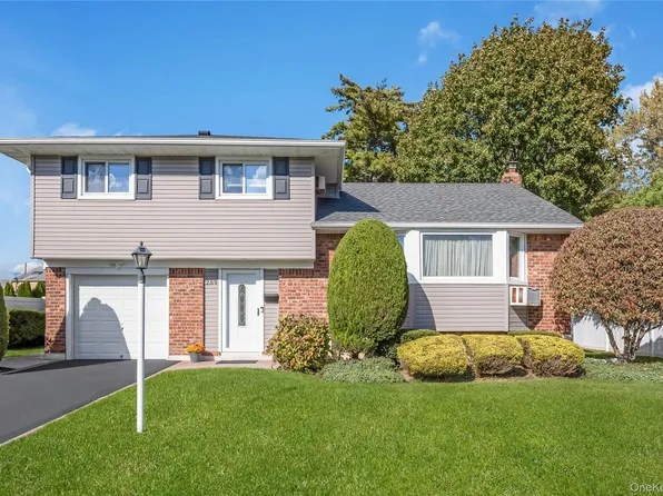 289 N Idaho Avenue, Massapequa, NY 11758