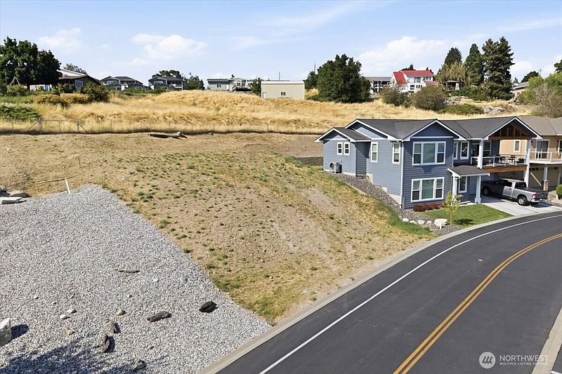 4th image of 515 Village Drive