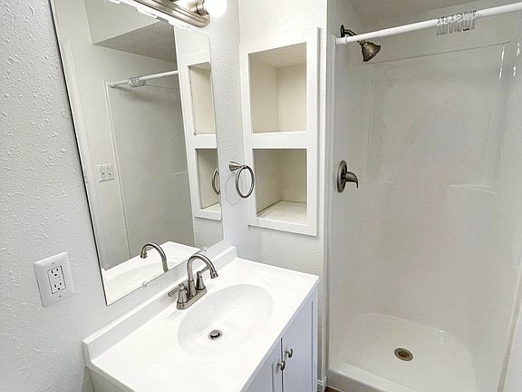 2nd image of 4915 Huntington Ave APT 6