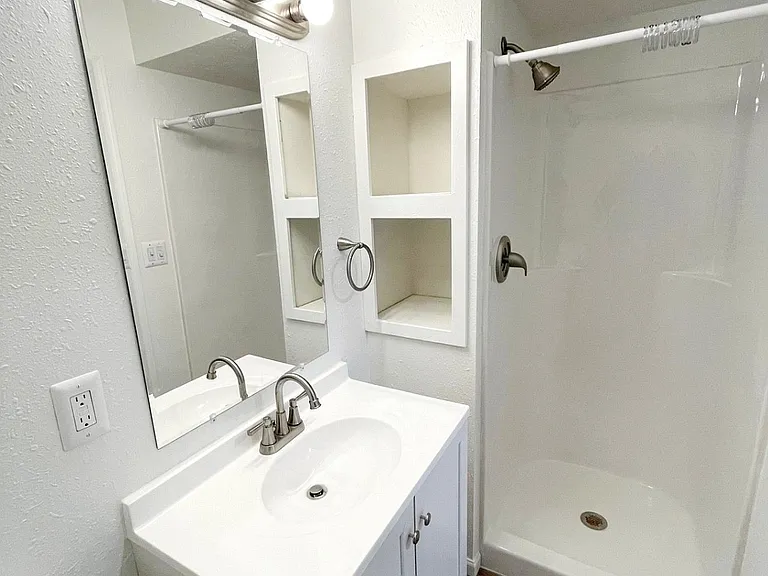 4915 Huntington Ave #6 — Photo 2