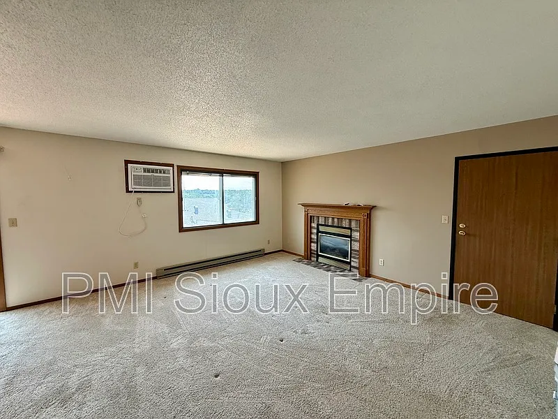 2 bed, 1.0 bath, 850 sqft, $895 — Photo 2