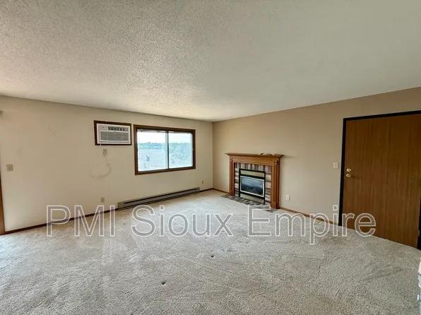 1101 E 9th St APT 1, Sioux Falls, SD 57103