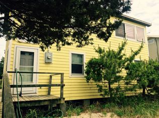 53 Pine St, Bayshore, NY 11706