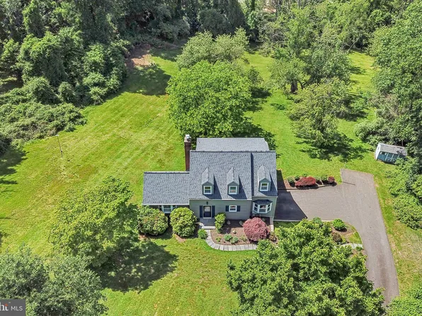 39 Skyline Dr, Glen Mills, PA 19342