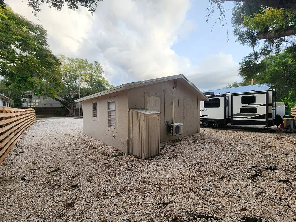 1 bed, 400 sqft, $900 — Photo 3