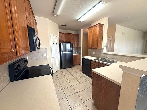 4th image of 708 Hummingbird Trl