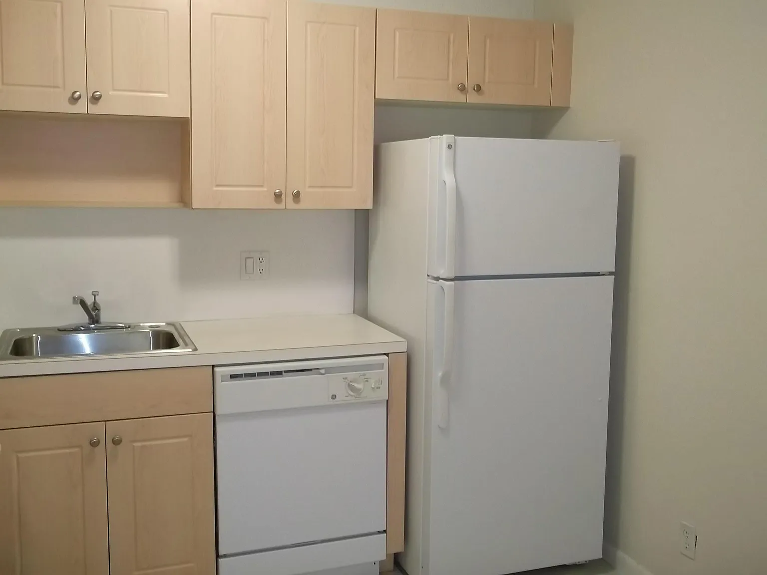1 bed, 1.5 bath, 765 sqft, $1,650 — Photo 3
