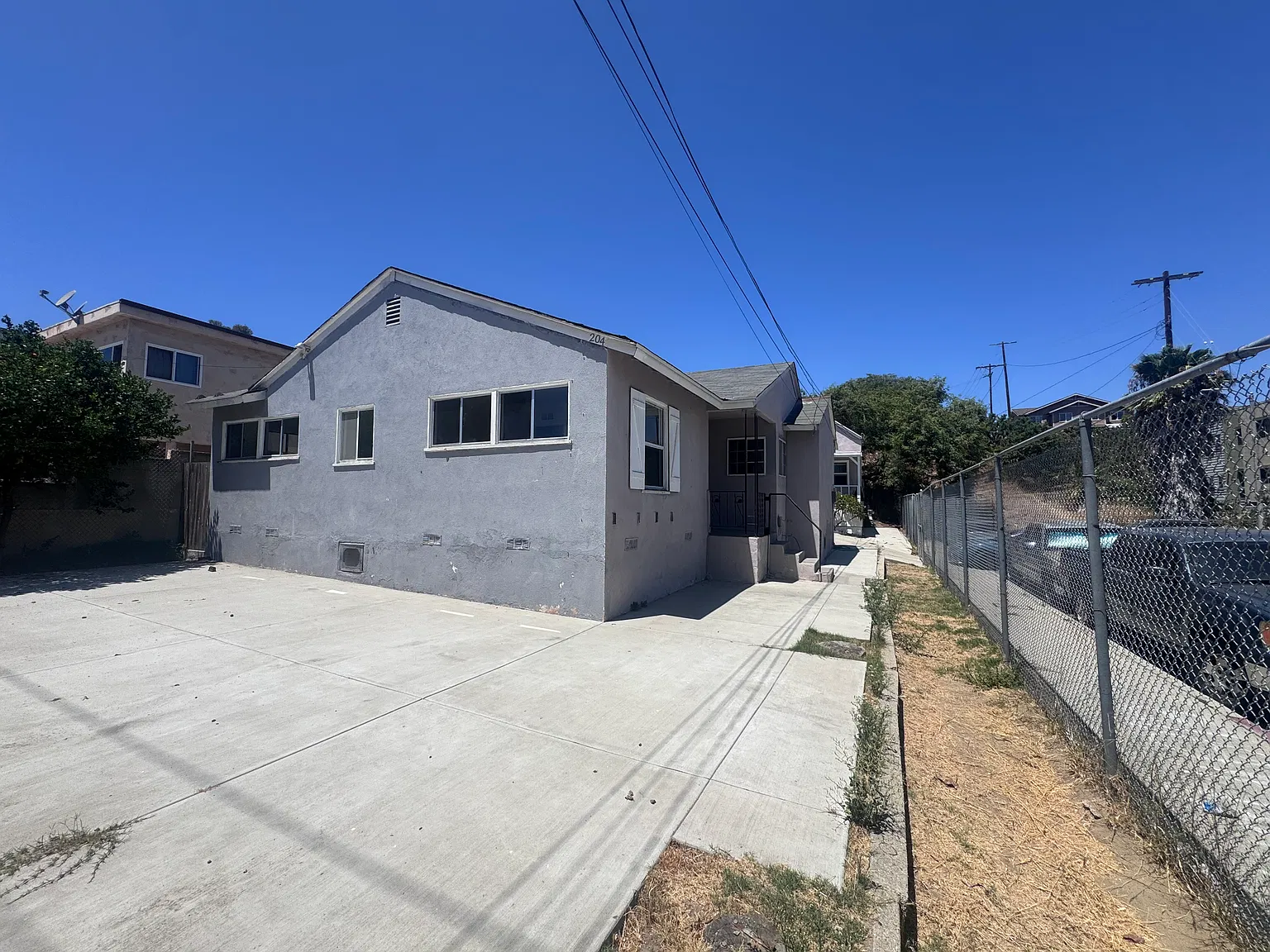 3 bed, 1200 sqft, $3,200 — Photo 2