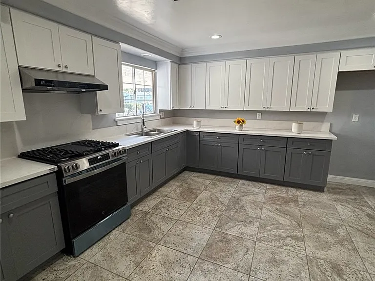 1810 Jellick Ave — Photo 1