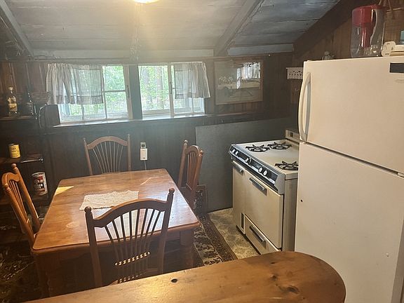 2nd image of 2 Merrill Ave