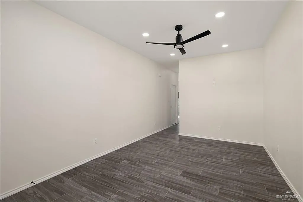 3 bed, 2.5 bath, 1591 sqft, $2,000 — Photo 3