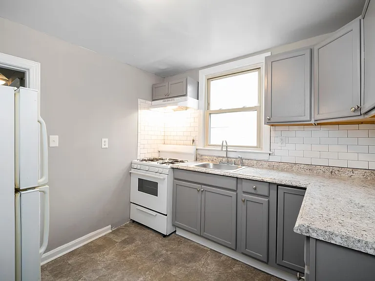 2510 4th Ave — Photo 9
