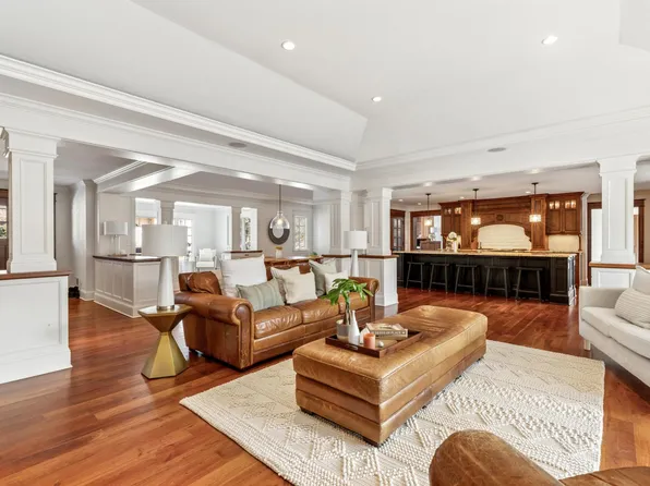 6601 Dovre Dr, Edina, MN 55436