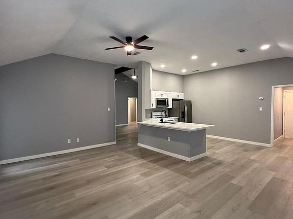 4th image of 1019 Western Springs Dr