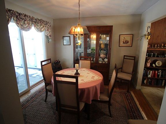 3rd image of 17 Palisades Blvd