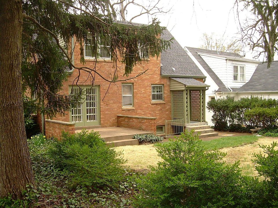 2nd image of 202 Elm Ave