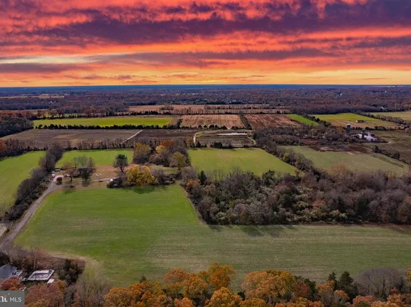 170-174 W Millstream Rd, Cream Ridge, NJ 08514