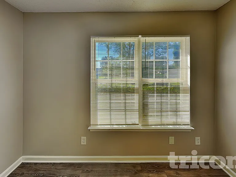 8820 Kismet Dr — Photo 10