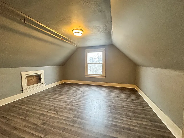 1120 Spruce St — Photo 10