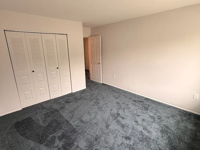 36 Racquet Rd — Photo 17