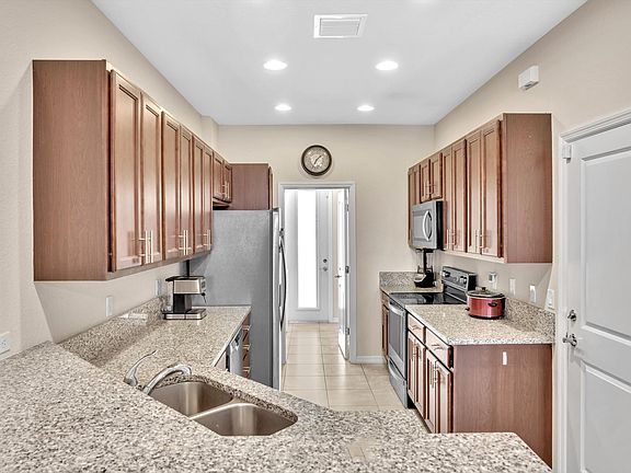 5th image of 3976 Poinciana Ln