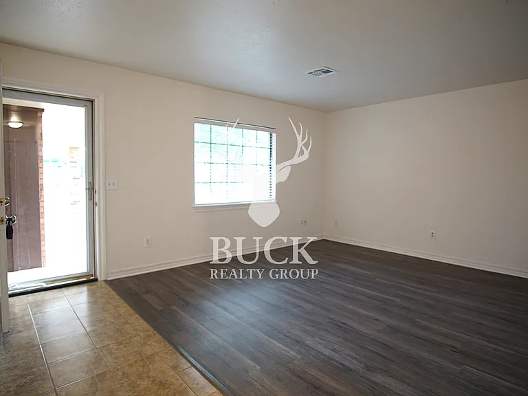 6803 Woodlake Dr — Photo 10