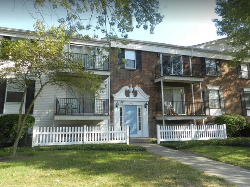 1520 Slade Ave #301
