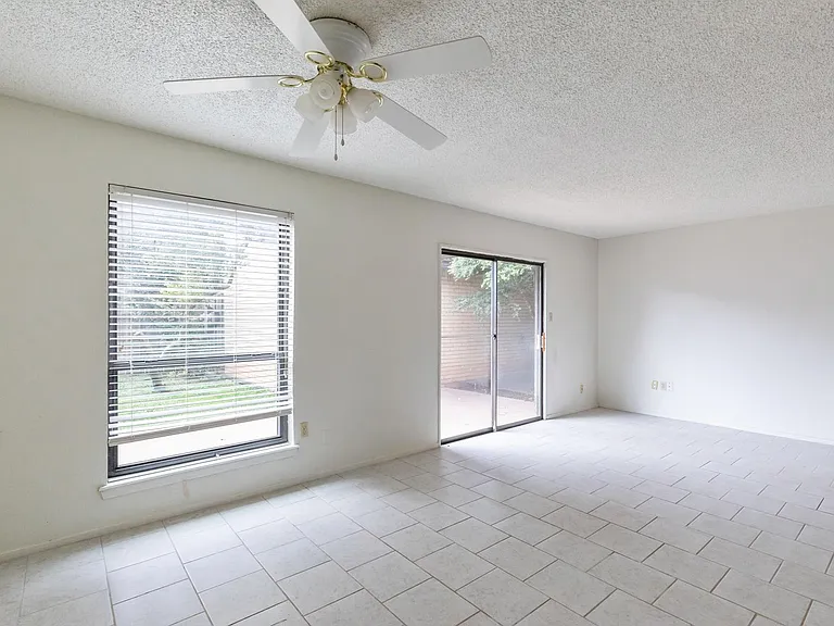 4925 Greenslope Dr — Photo 9