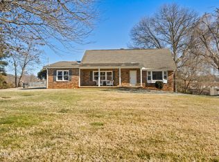 2112 Knob Creek Rd, Johnson City, TN 37604
