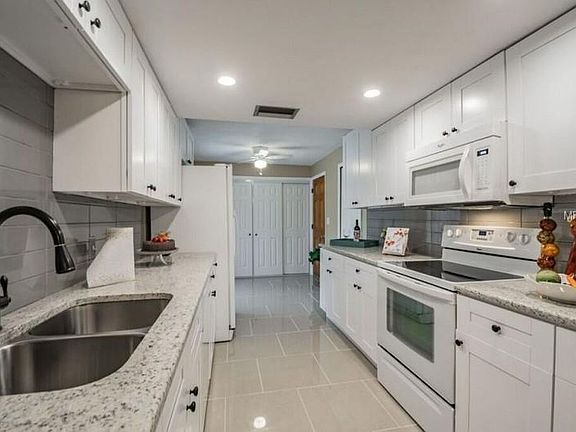 5th image of 172 Sunward Ave