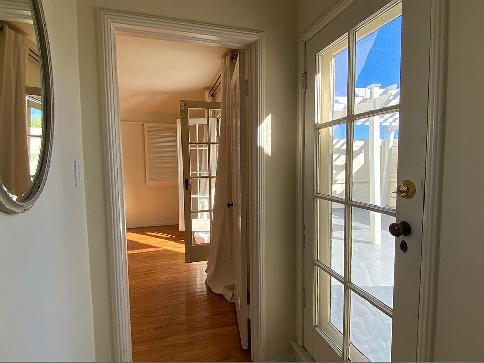 1st image of 262 1/2 S Spalding Dr