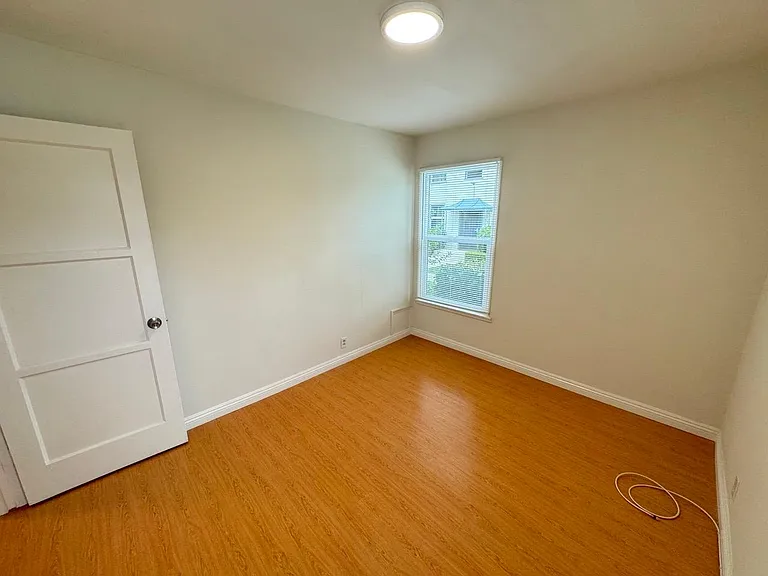 835 Bay St #1 — Photo 21