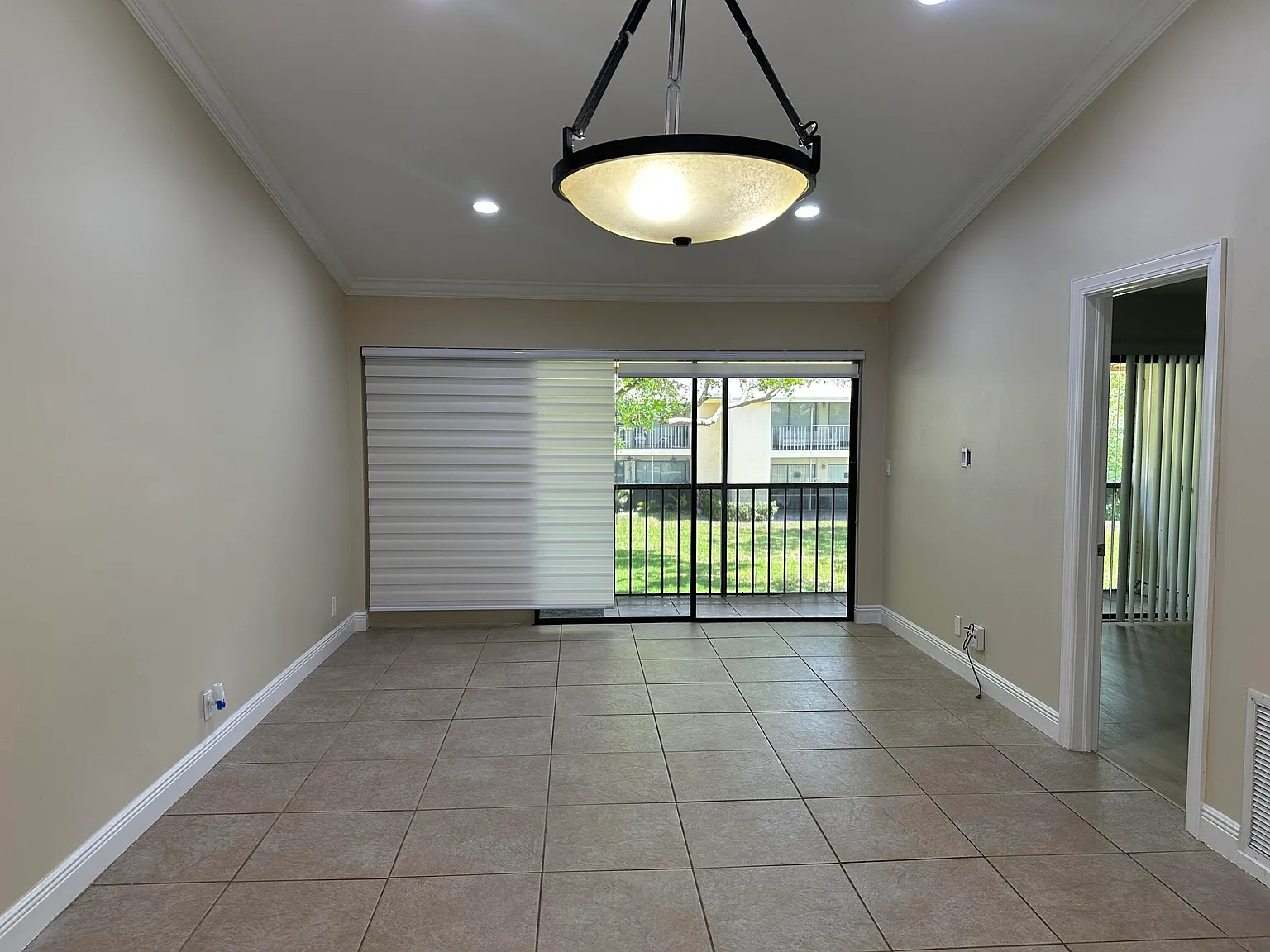 2 bed, 2.0 bath, 873 sqft, $2,550 — Photo 4