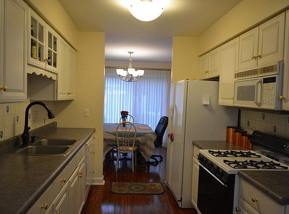4th image of 1949 N Heritage Dr #272B