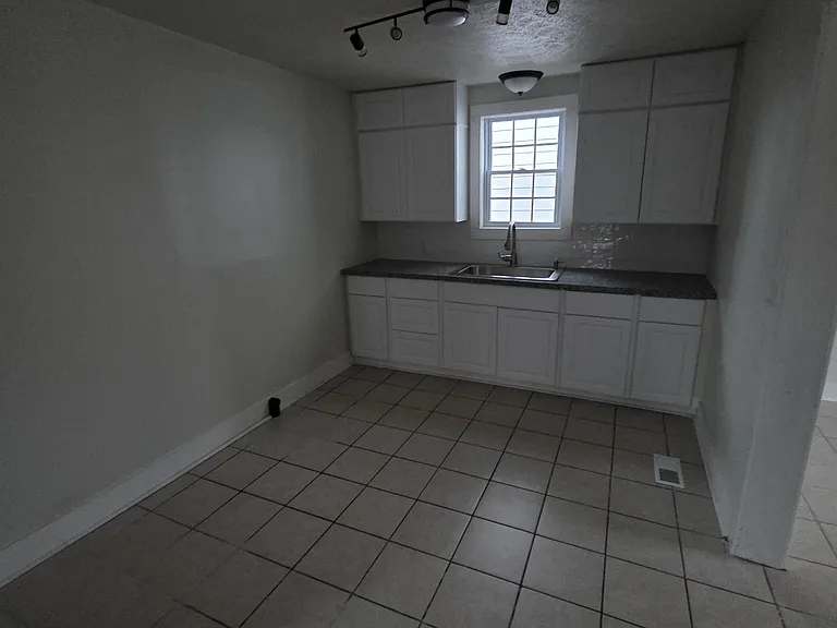 6200 California Ave — Photo 5