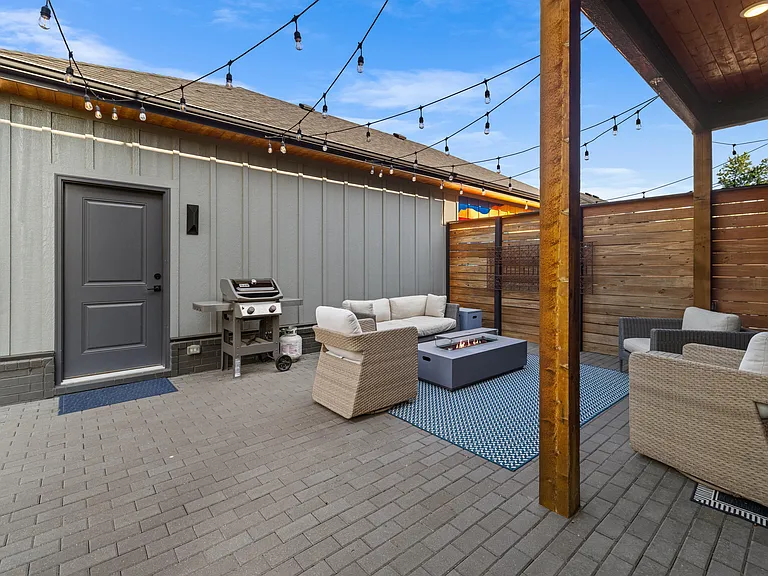 1137 NE Monroe St #1137 — Photo 32