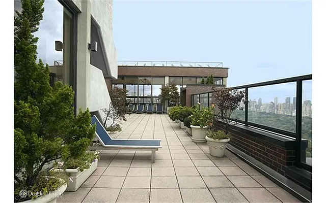 Rented by Douglas Elliman | media 20