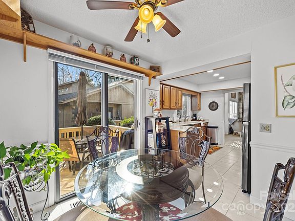 5th image of 402 Laurel Oak Ln