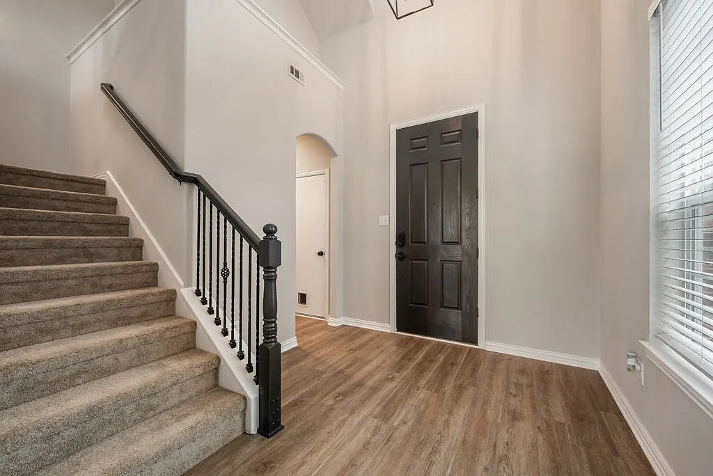 4 bed, 2.5 bath, 2025 sqft, $2,999 — Photo 4