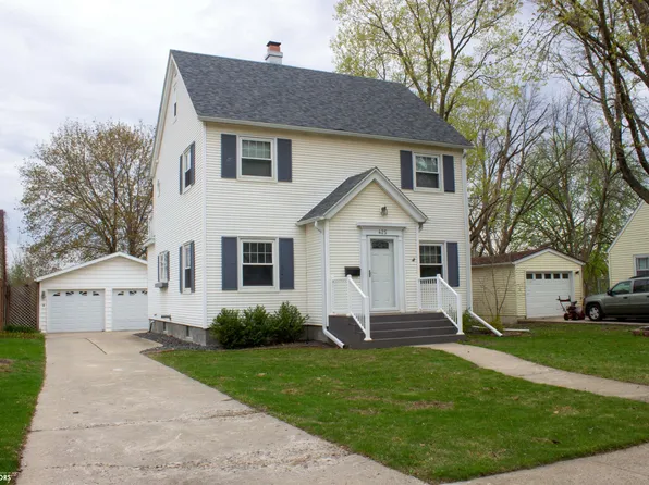 425 S 4th St, Forest City, IA 50436