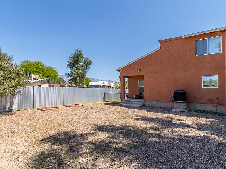 3307 N Tyndall Ave — Photo 16