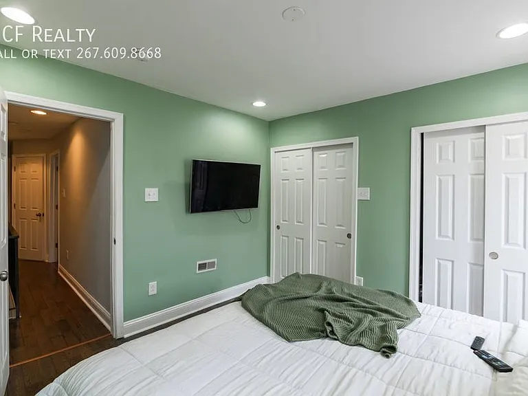 2033 Sigel St — Photo 14